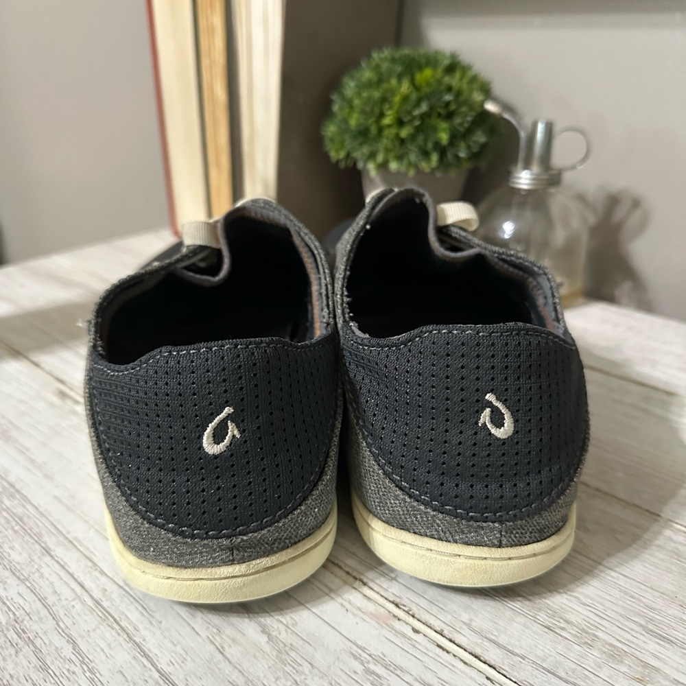 Men’s 10.5 Olukai shoes